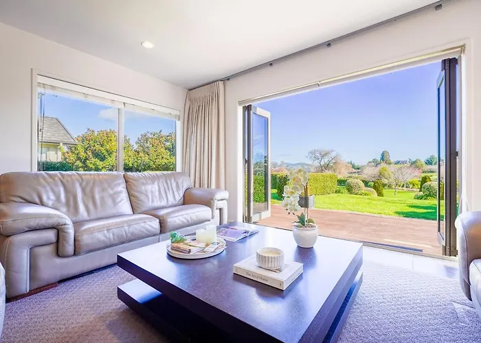 Stunning And Spacious 5-bedroom In Vakantiehuis Rotorua