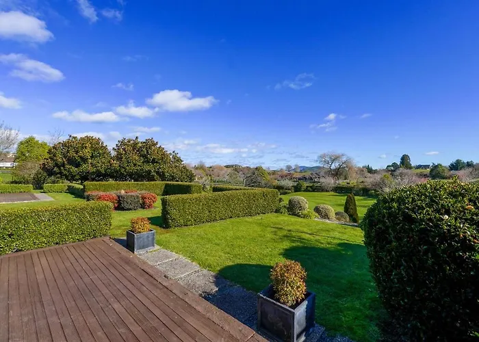 Vakantiehuis Stunning And Spacious 5-bedroom In *