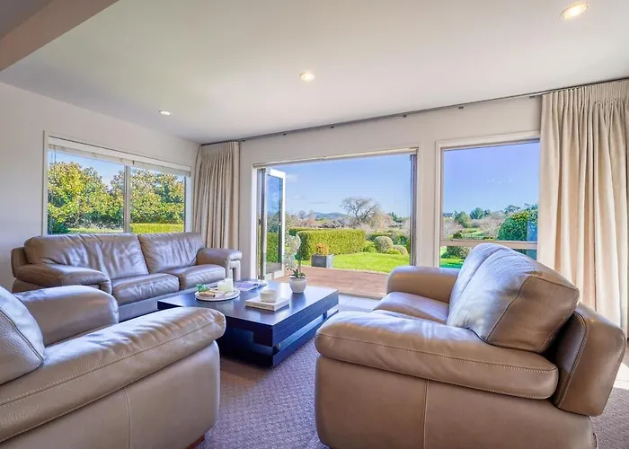 Stunning And Spacious 5-bedroom In Rotorua