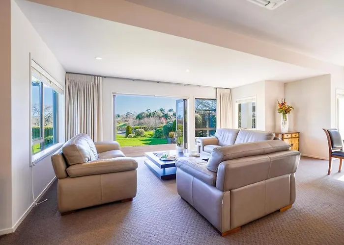 Stunning And Spacious 5-bedroom In *