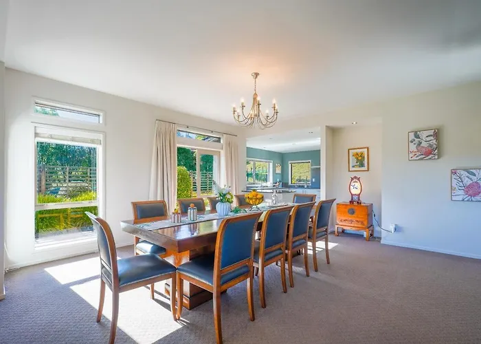 Vakantiehuis Stunning And Spacious 5-bedroom In Rotorua