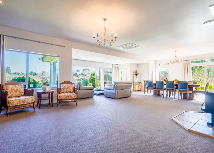 Vakantiehuis Stunning And Spacious 5-bedroom In *