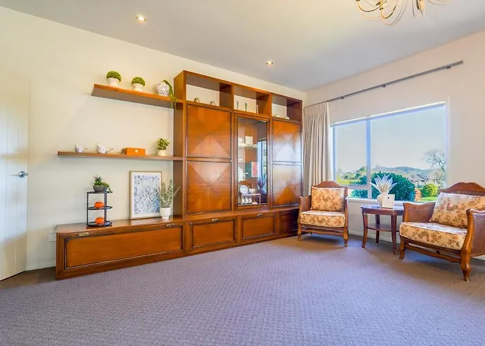 Vakantiehuis Stunning And Spacious 5-bedroom In *