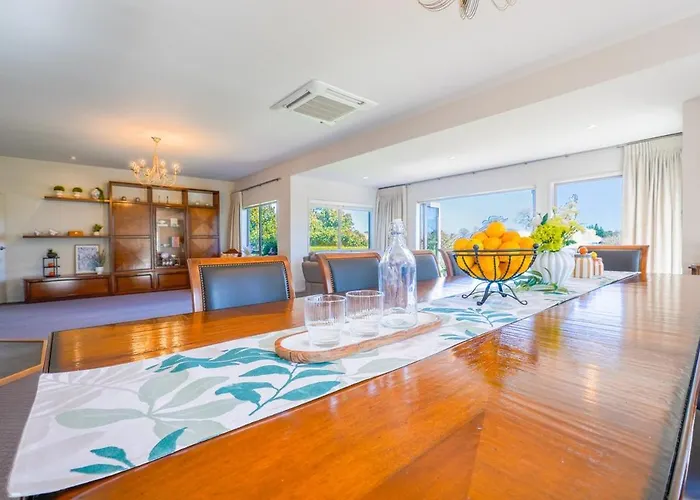 Vakantiehuis Stunning And Spacious 5-bedroom In
