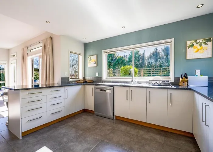 Stunning And Spacious 5-bedroom In *