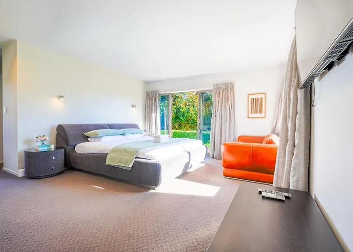 Stunning And Spacious 5-bedroom In Rotorua