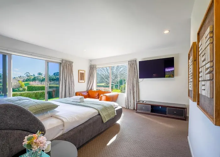 Stunning And Spacious 5-bedroom In *