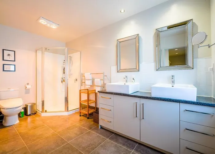 Stunning And Spacious 5-bedroom In Vakantiehuis Rotorua